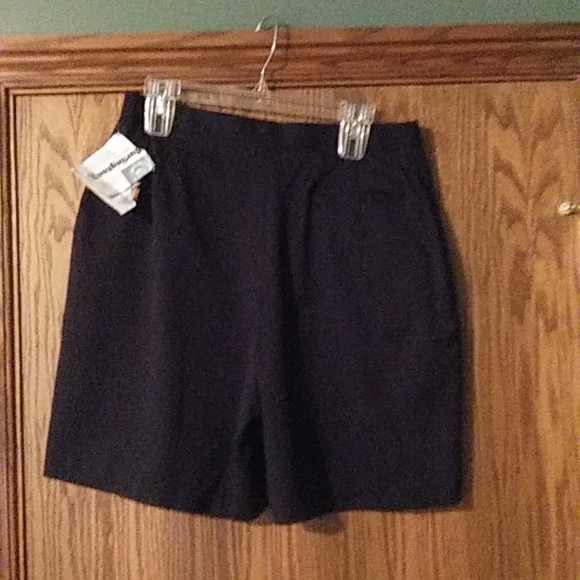 Women's Bette Court Signature Collection Shorts - Picture 4 of 10